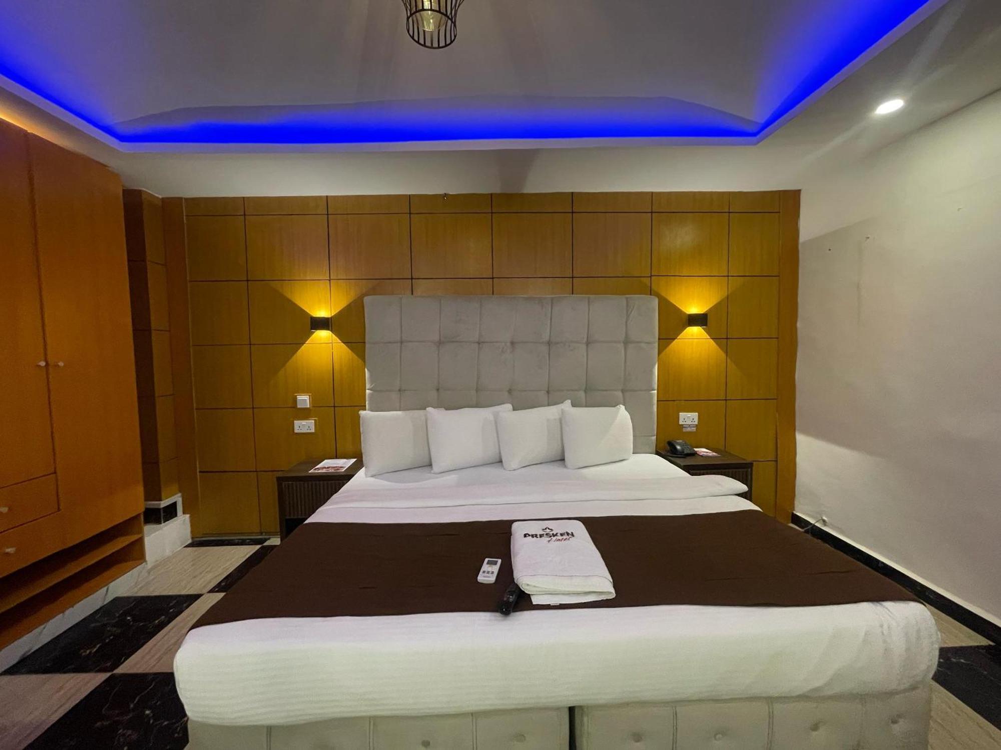 Presken Hotel At International Airport Road Икеджа Екстериор снимка
