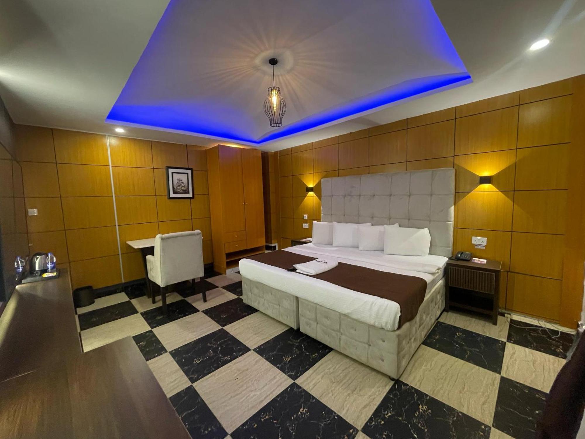 Presken Hotel At International Airport Road Икеджа Екстериор снимка