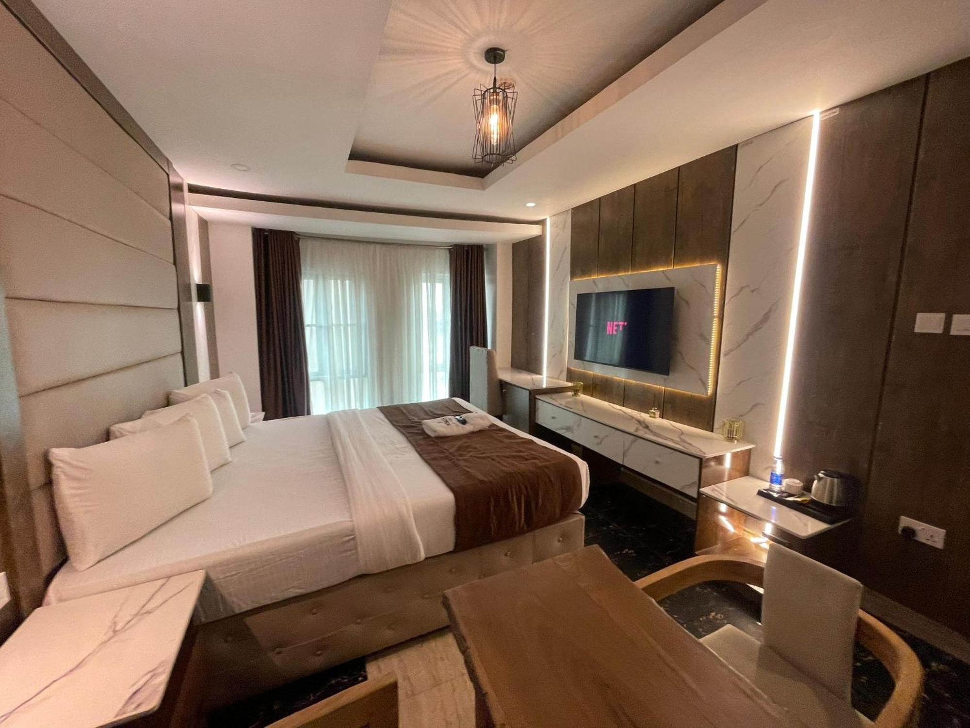 Presken Hotel At International Airport Road Икеджа Екстериор снимка