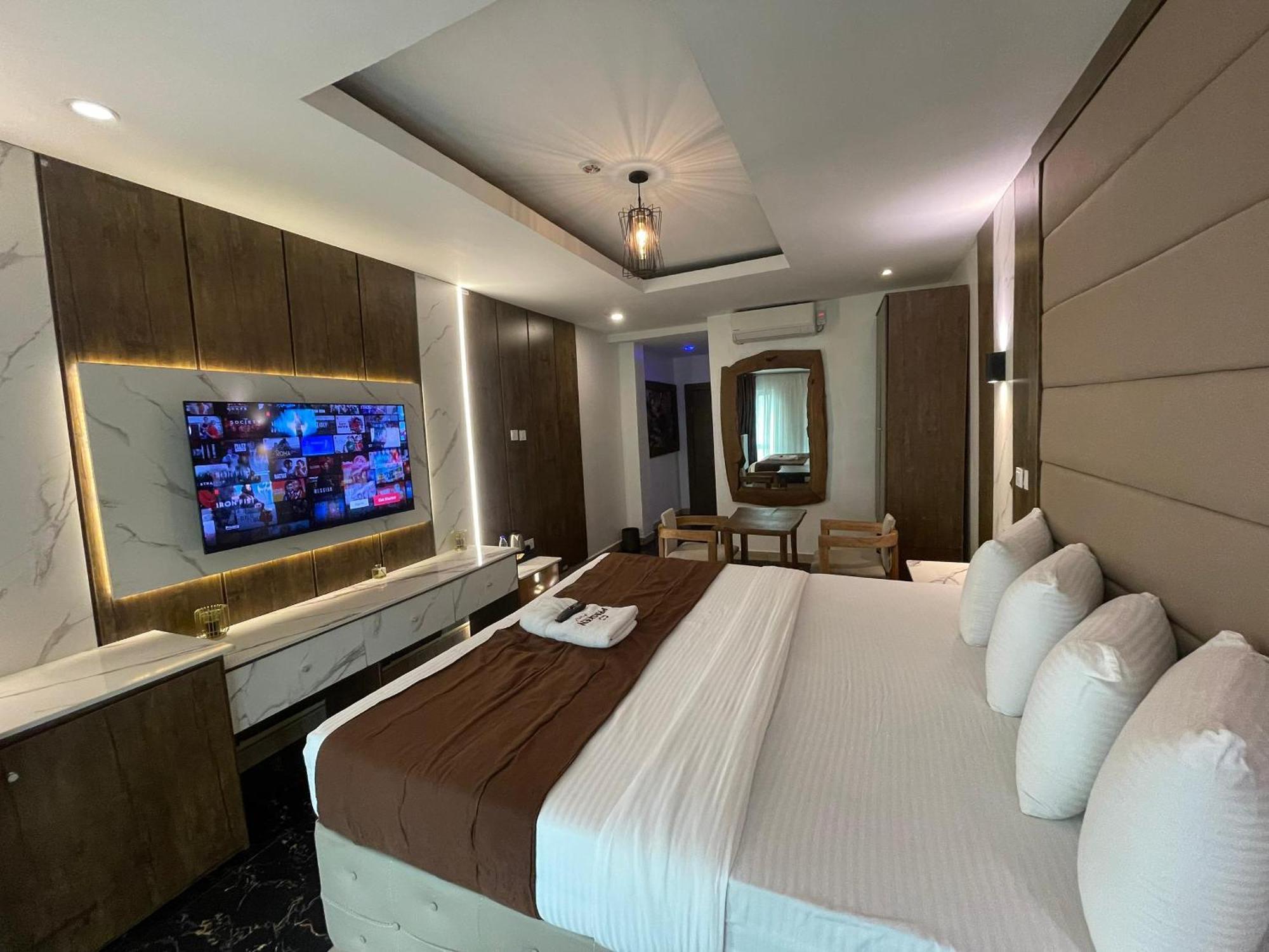 Presken Hotel At International Airport Road Икеджа Екстериор снимка