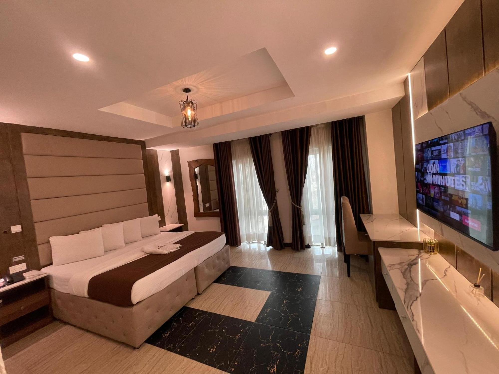 Presken Hotel At International Airport Road Икеджа Екстериор снимка