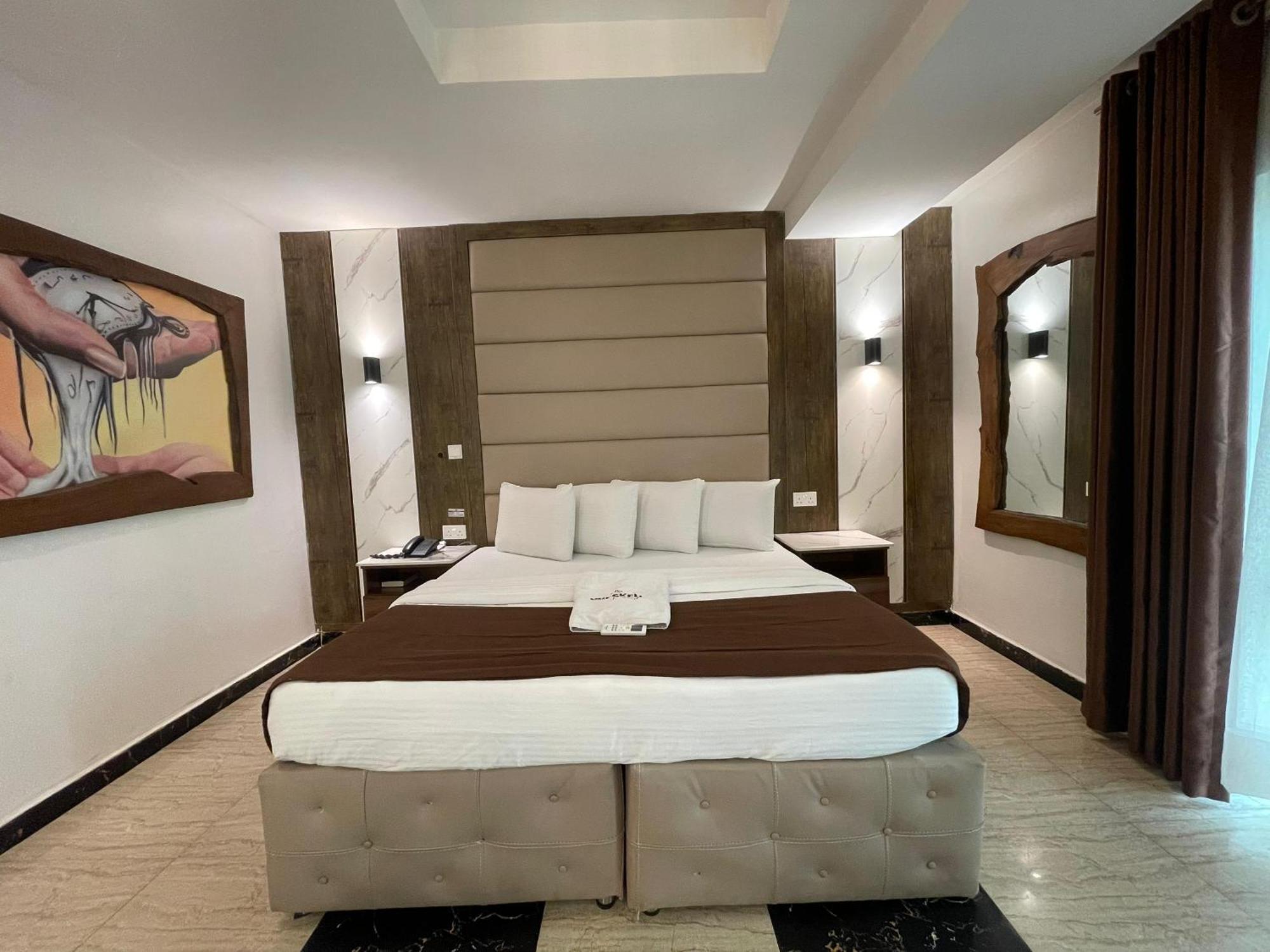 Presken Hotel At International Airport Road Икеджа Екстериор снимка