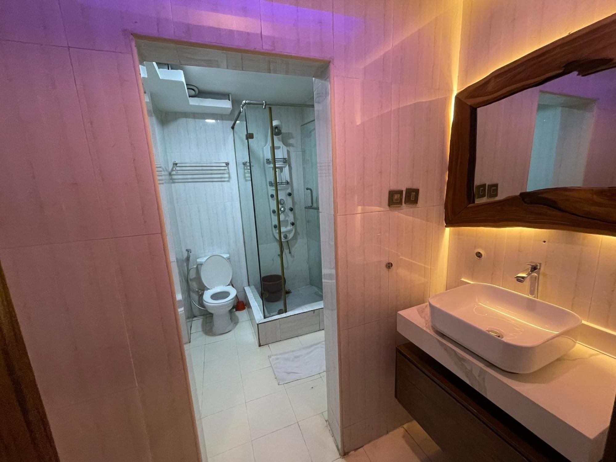 Presken Hotel At International Airport Road Икеджа Екстериор снимка